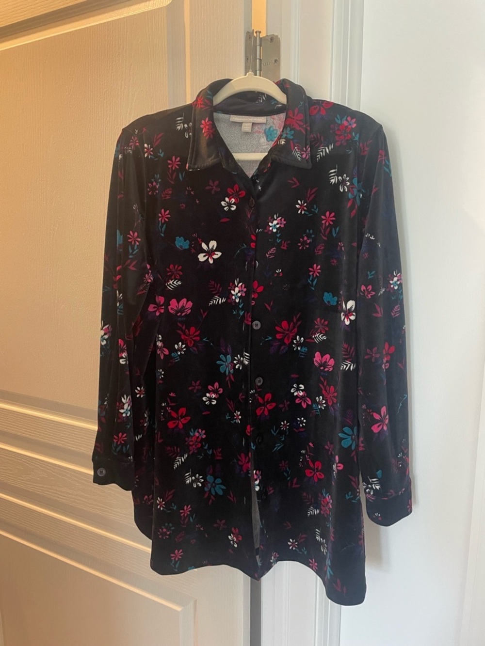 Woman Within 18/20 Black Floral Velour Button Down Top